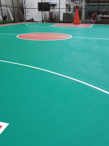 二道江 球场长期使用易出现地面开裂